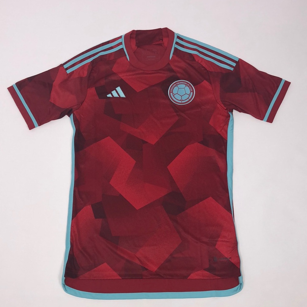 Brand new COLOMBIA NATIONAL TEAM 22 AWAY SOCCER  JERSEY SMALL SIZE